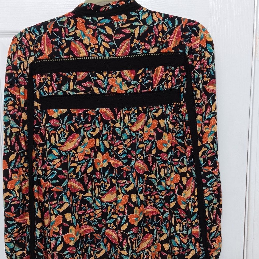 Brand: Jennifer & Grace. Floral Button-Up Blouse, Size L - Picture 3 of 5